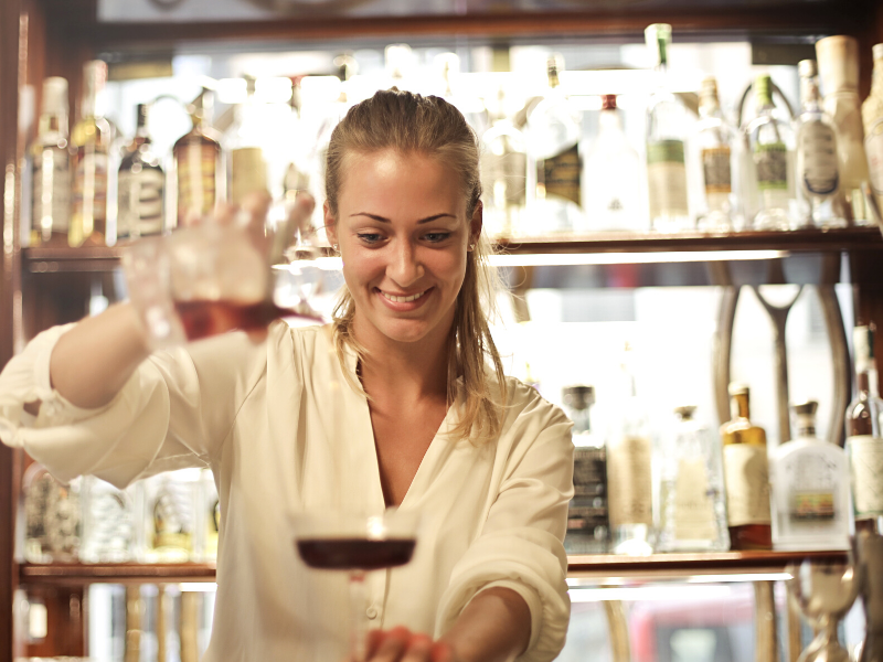 Game Day Eats and Homegating Tips - Serving Staff